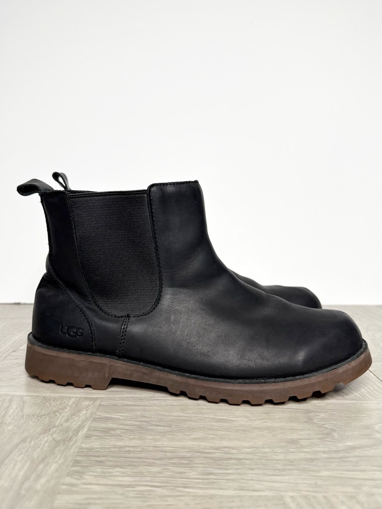 Ugg Black Leather Kids Chelsea Boot 6